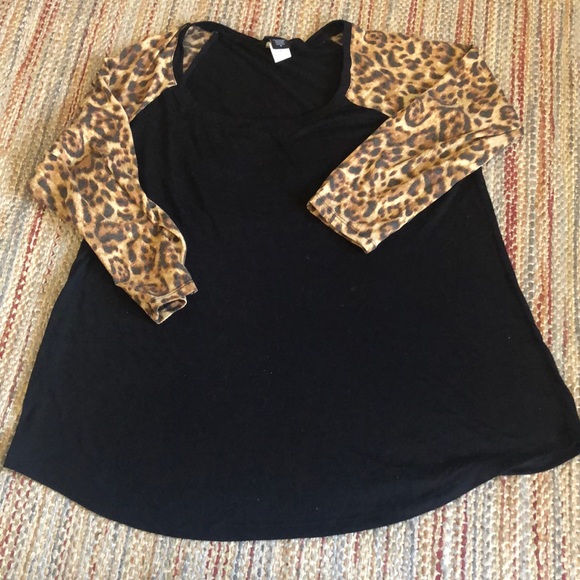 Leopard Print / Black Raglan Top π